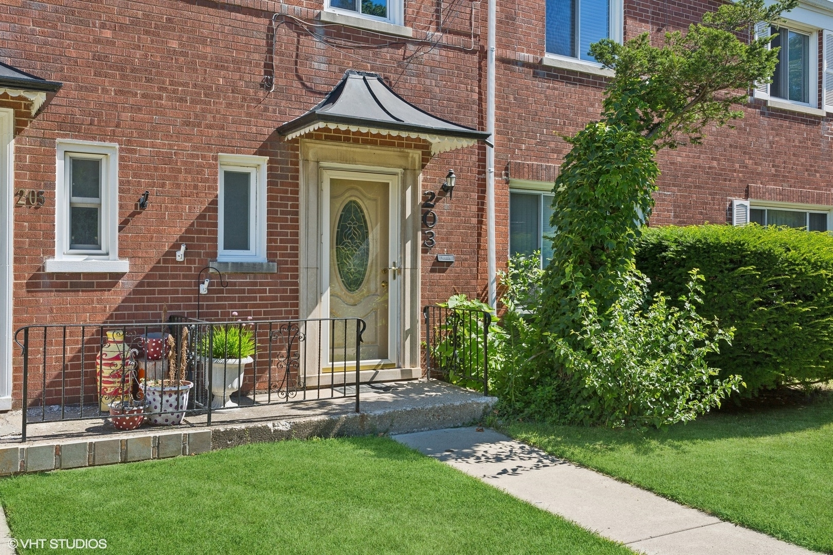 Property Photo:  203 Asbury Avenue  IL 60202 