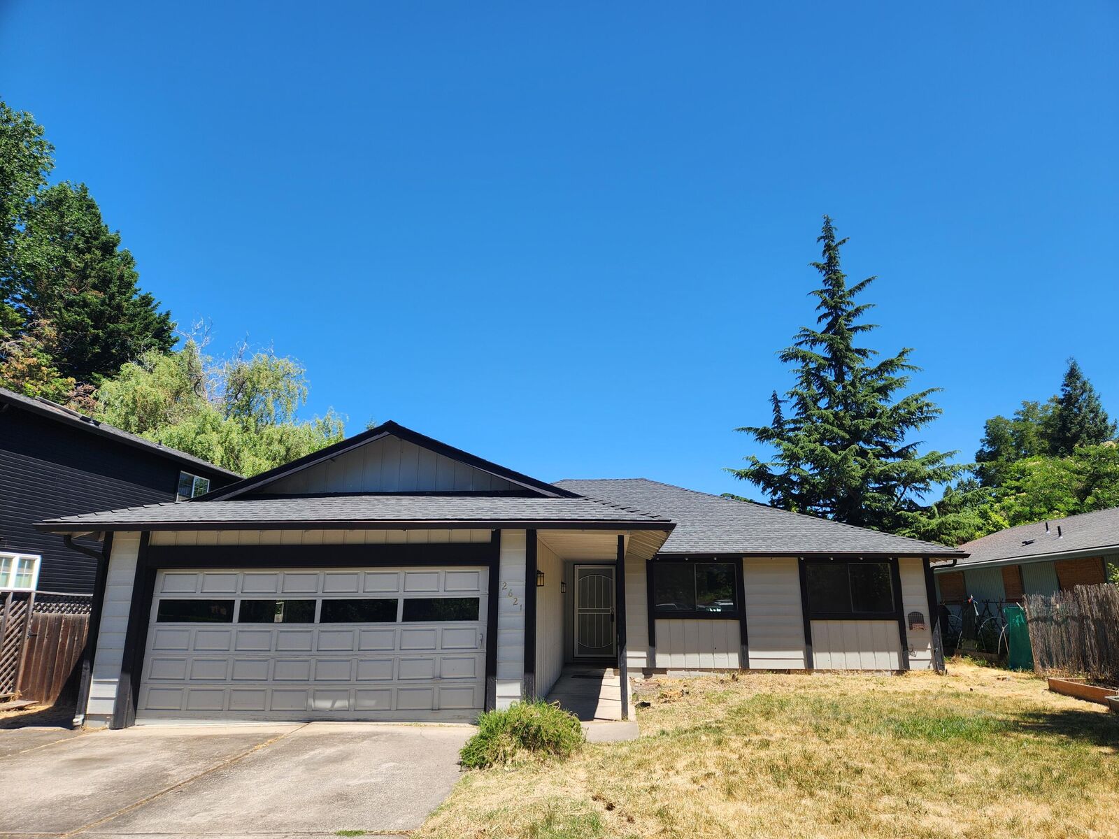 Property Photo: 2621 Siskiyou Boulevard OR 97504