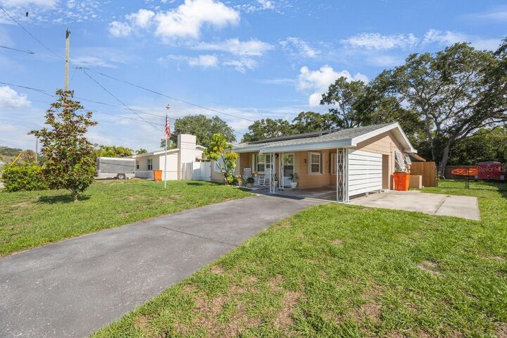 Property Photo: 10133 52nd Avenue N FL 33708