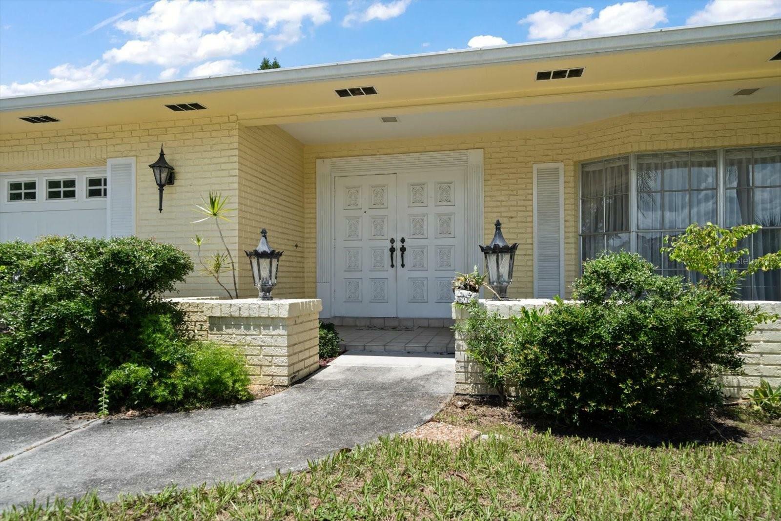 Property Photo:  3934 Venetian Way  FL 33634 