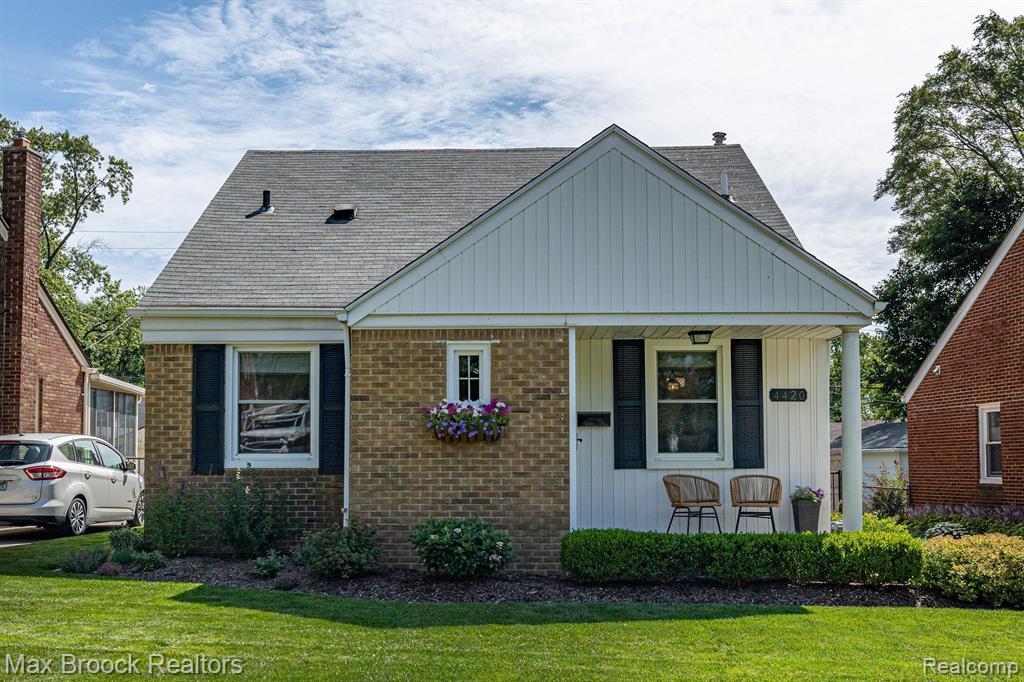 Property Photo: 4420 Elmwood Avenue MI 48073 1520