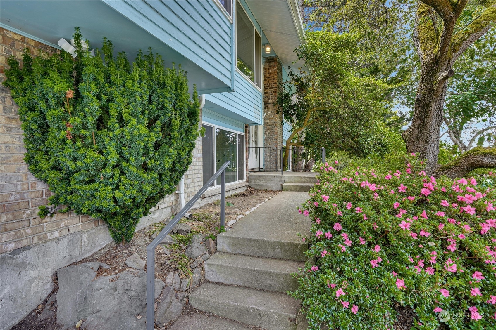 Property Photo: 2204 139th Place SE WA 98005