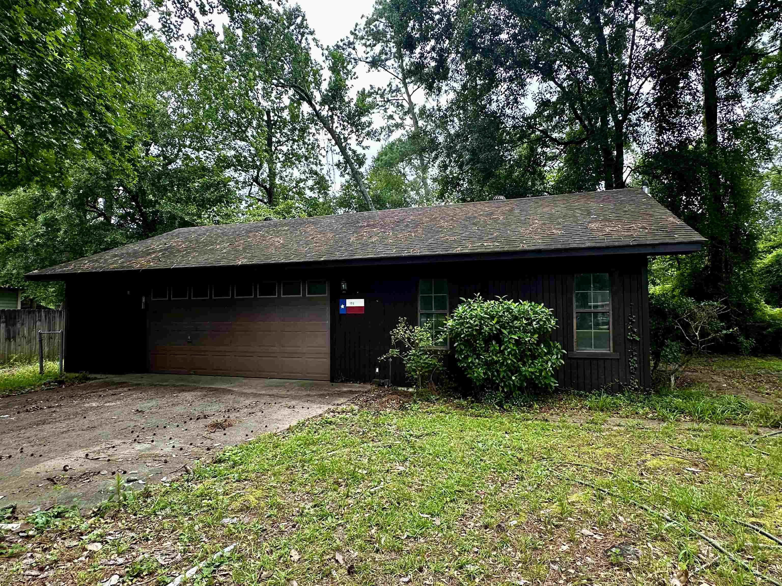 Property Photo:  106 Greenbriar St.  TX 77657 