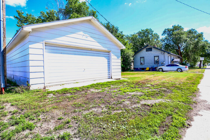 Property Photo:  803 N Lloyd St  SD 57401 