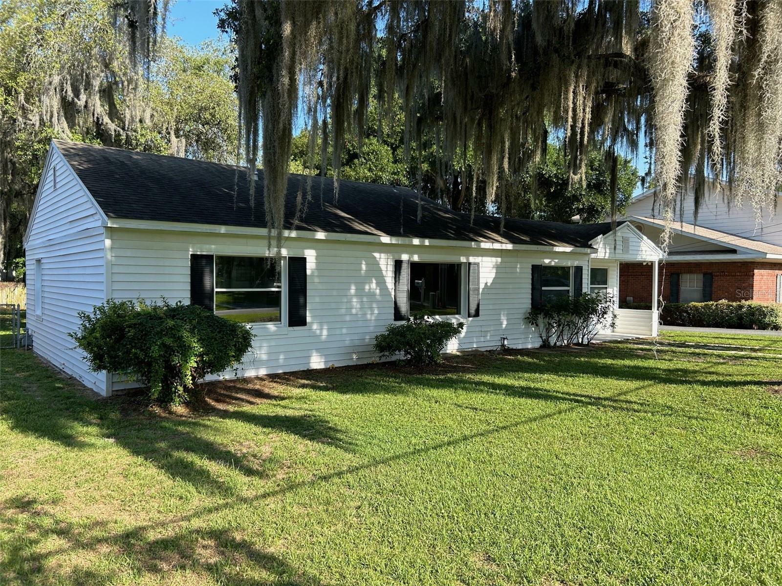 Property Photo:  817 Oak Drive  FL 34748 