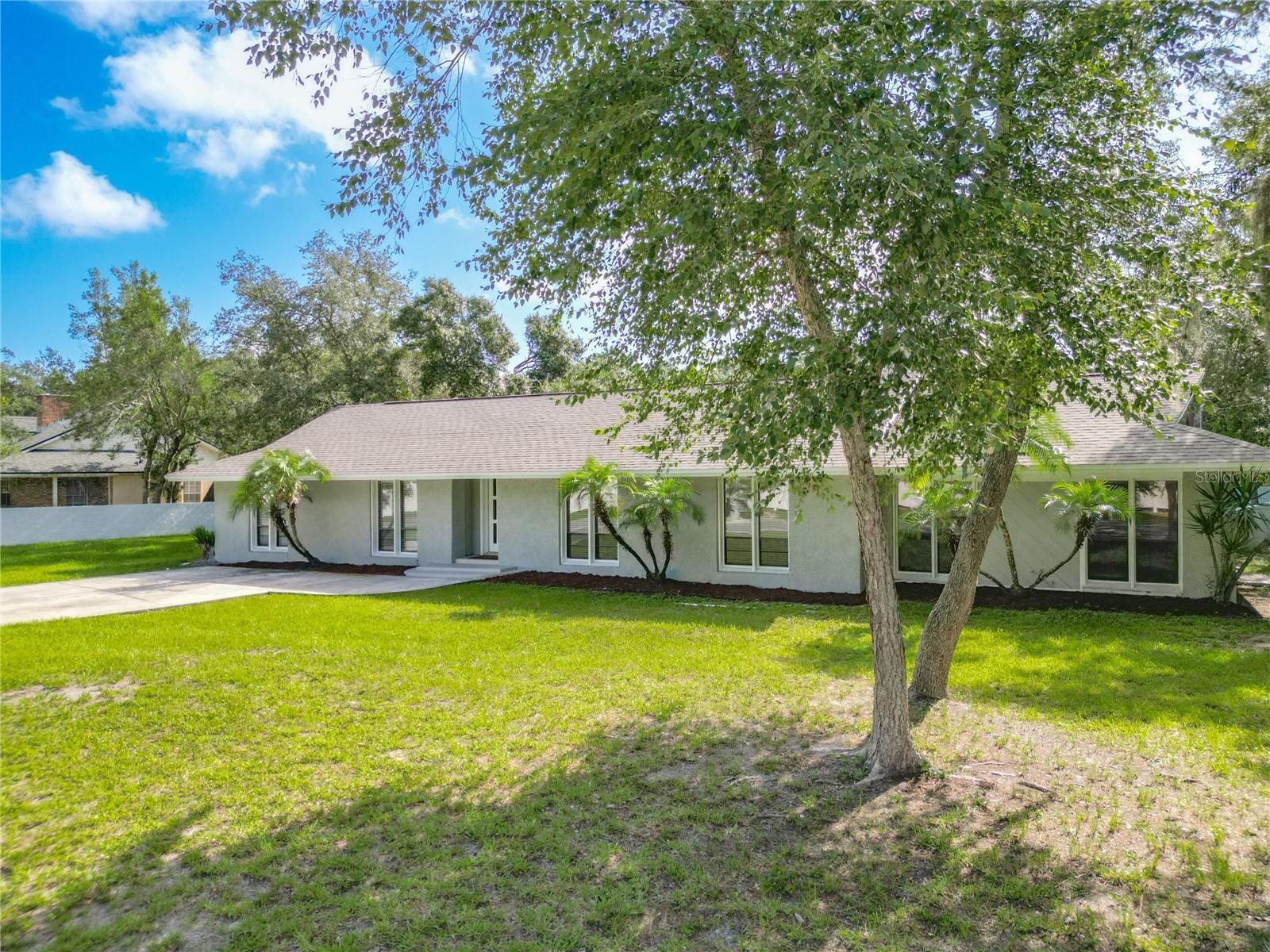 Property Photo: 601 Marlin Road FL 32708