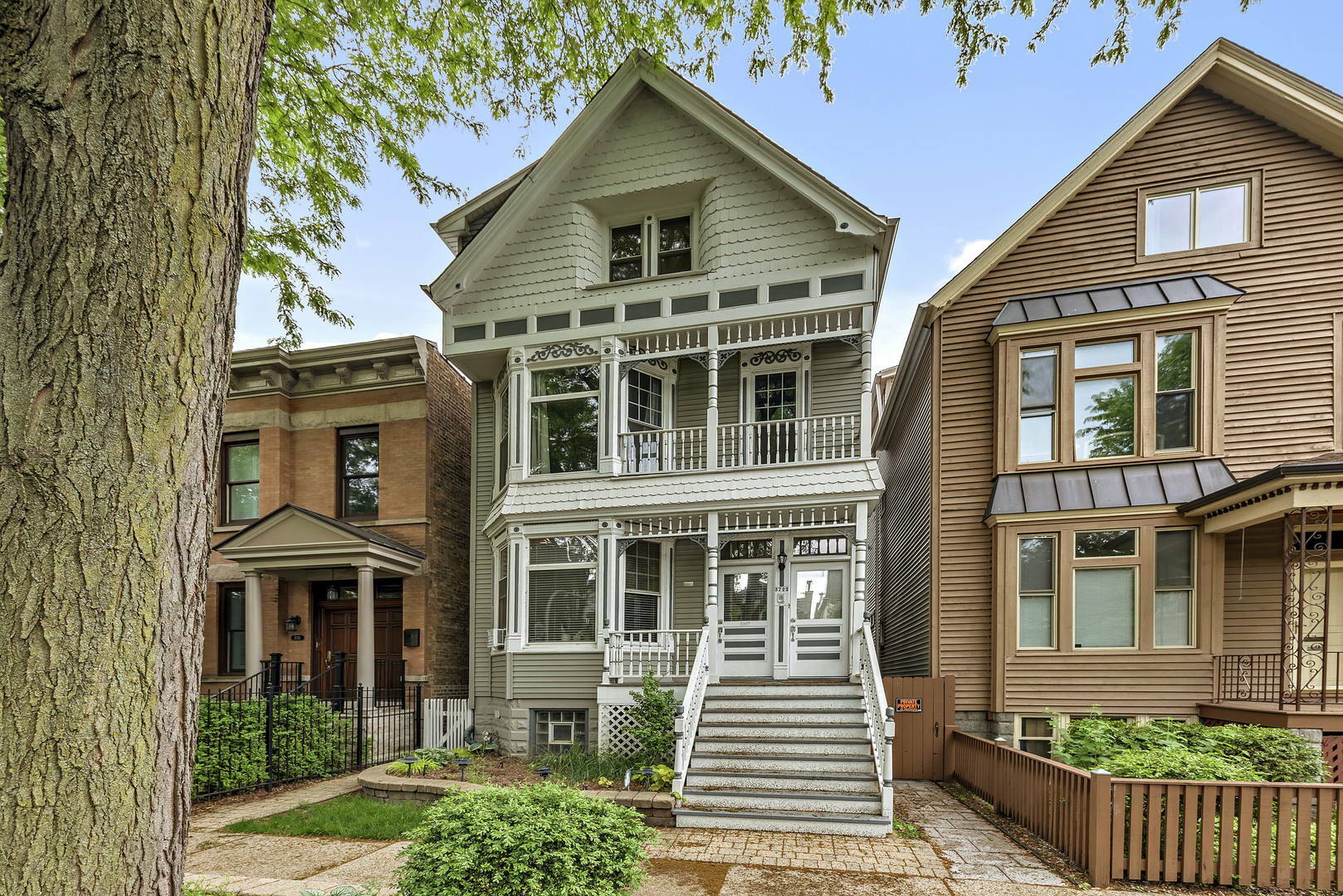 Property Photo: 3722 N Bosworth Avenue 2F IL 60613