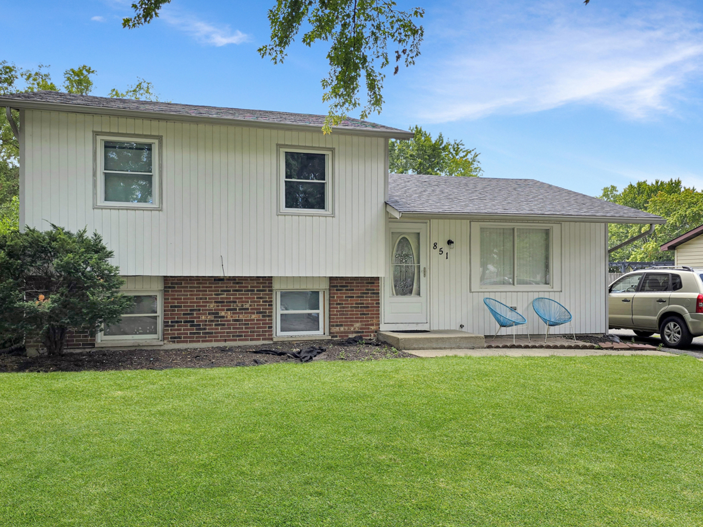Property Photo: 851 Grove Lane IL 60440