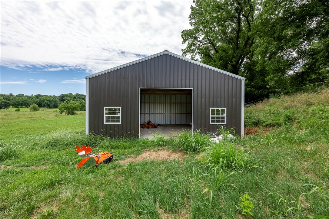 Property Photo:  2386 S Barrington Road  AR 72762 