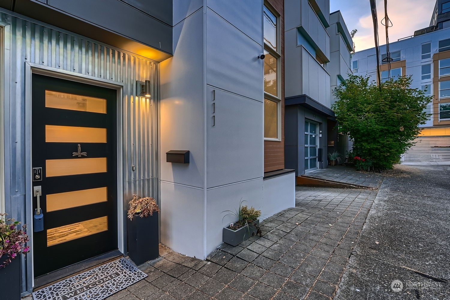 Property Photo:  111 E Louisa Street  WA 98102 