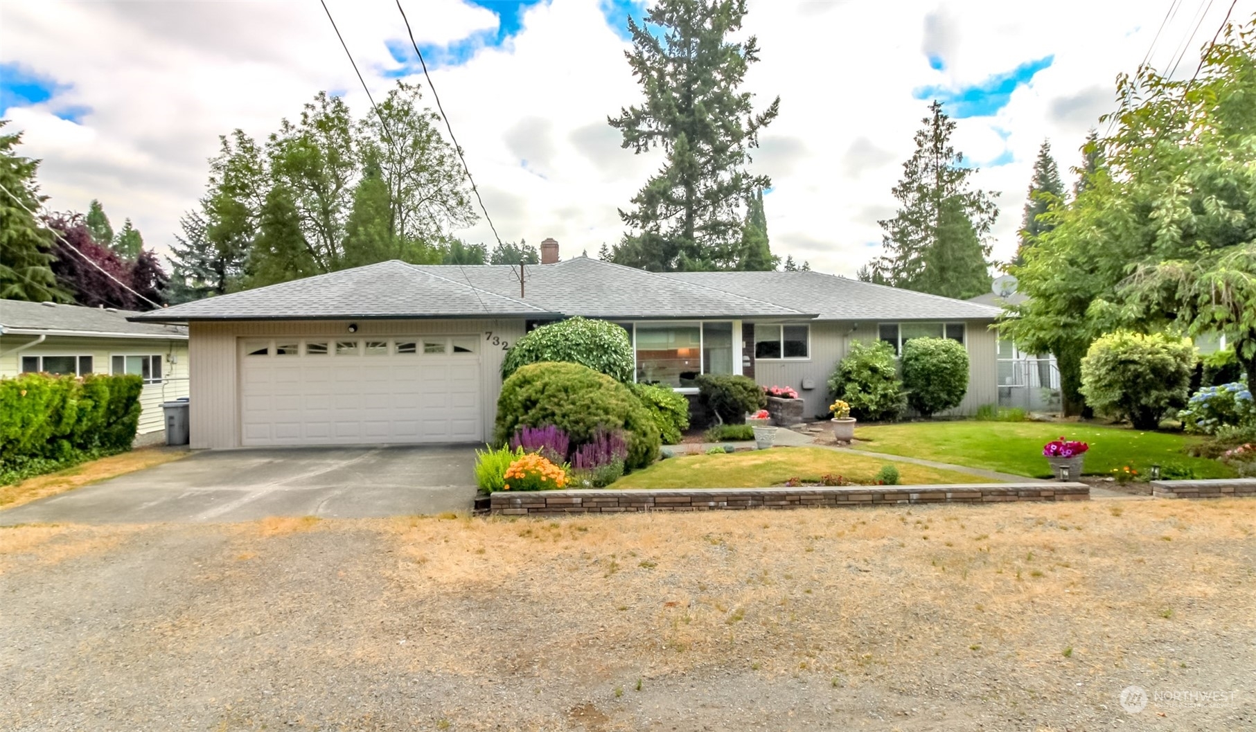 Property Photo:  732 Hilltop Ave  WA 98031 