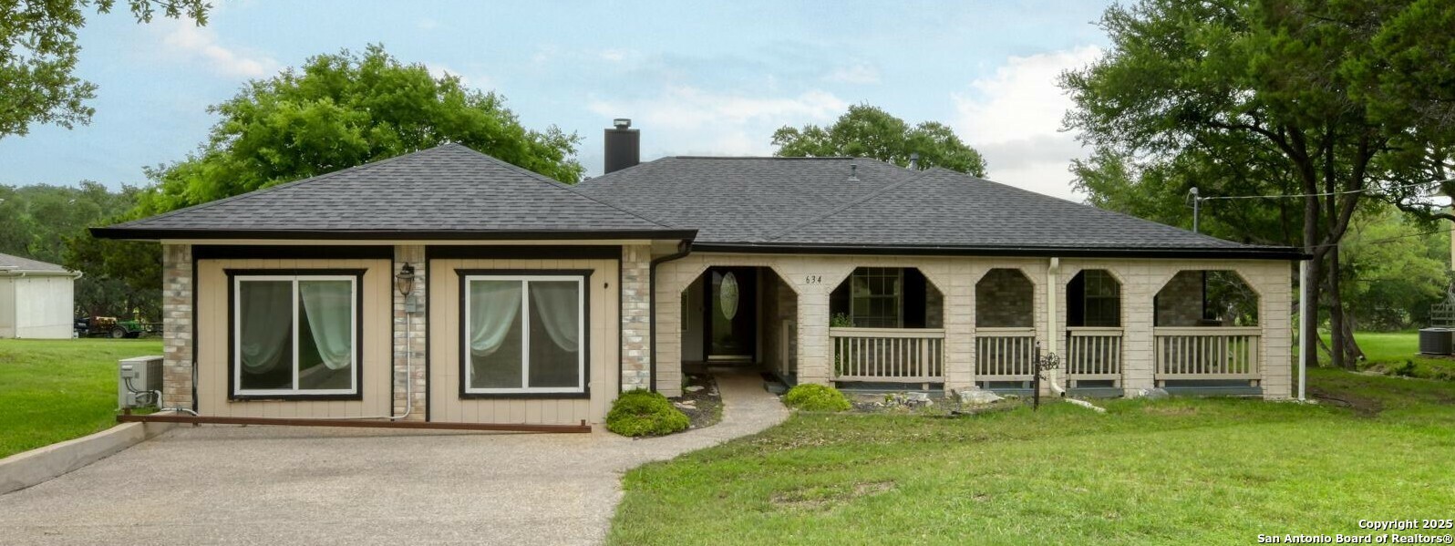 Property Photo: 634 Spacious Sky TX 78260