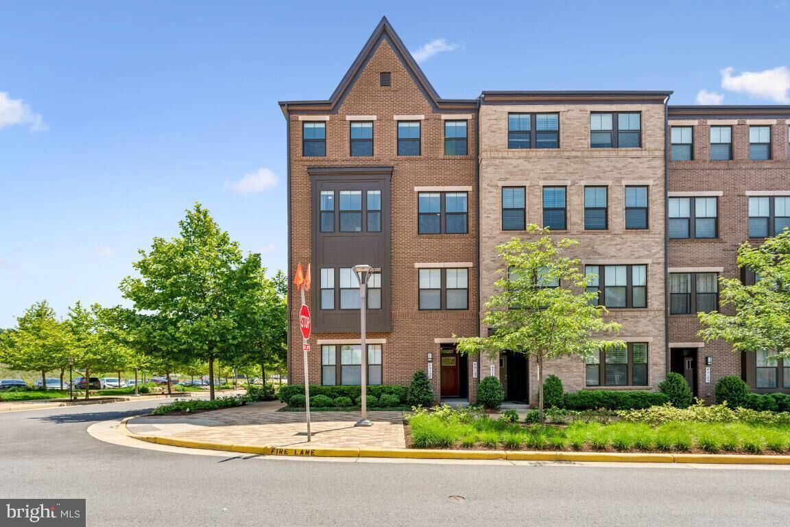 Property Photo:  45157 Kincora Dr  VA 20166