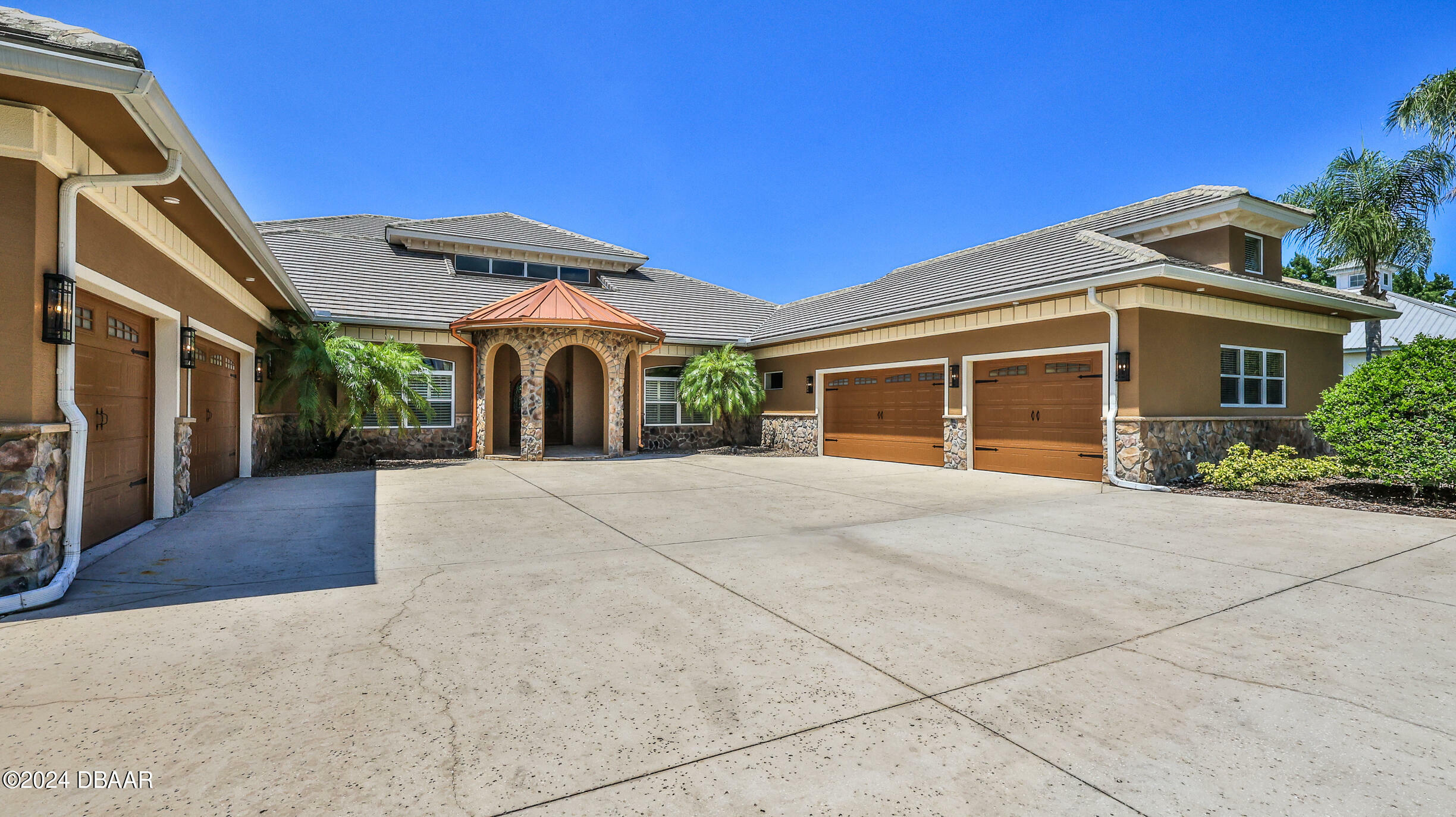 Property Photo:  819 W Pheasant Run Court  FL 32127 