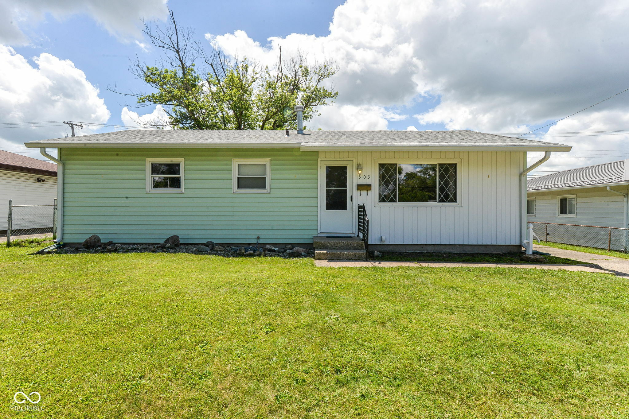 Property Photo:  303 Idlewood Drive  IN 46017 