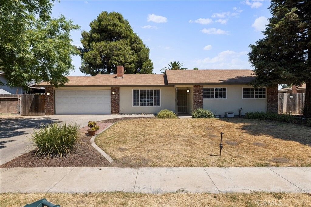 Property Photo:  1792 E Alpine Avenue  CA 93274 