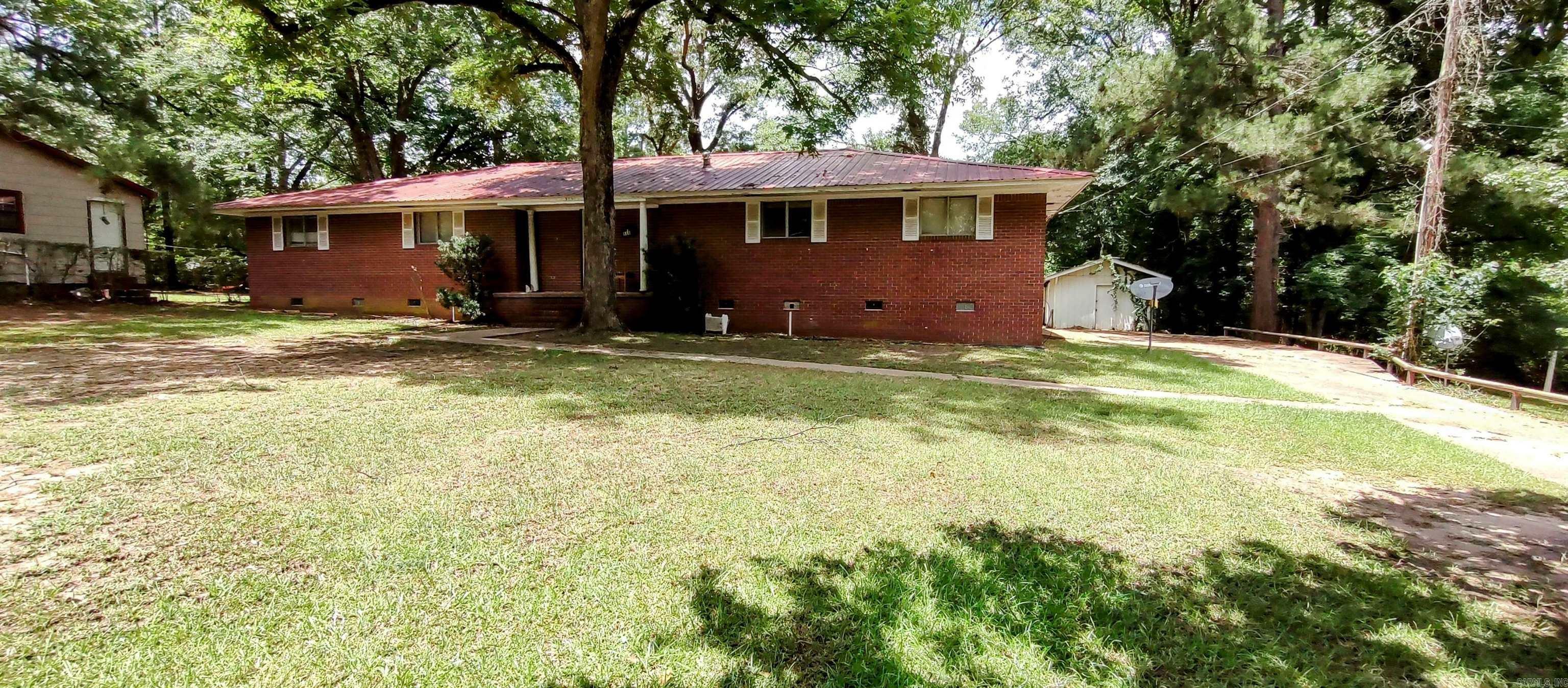 Property Photo: 516 Oxford AR 71701-6865