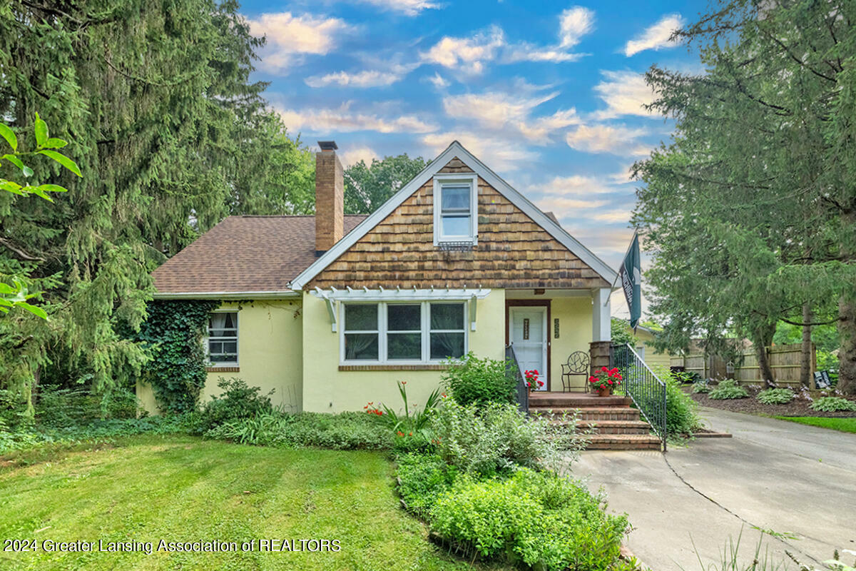 Property Photo:  2242 Kenmore Drive  MI 48864 