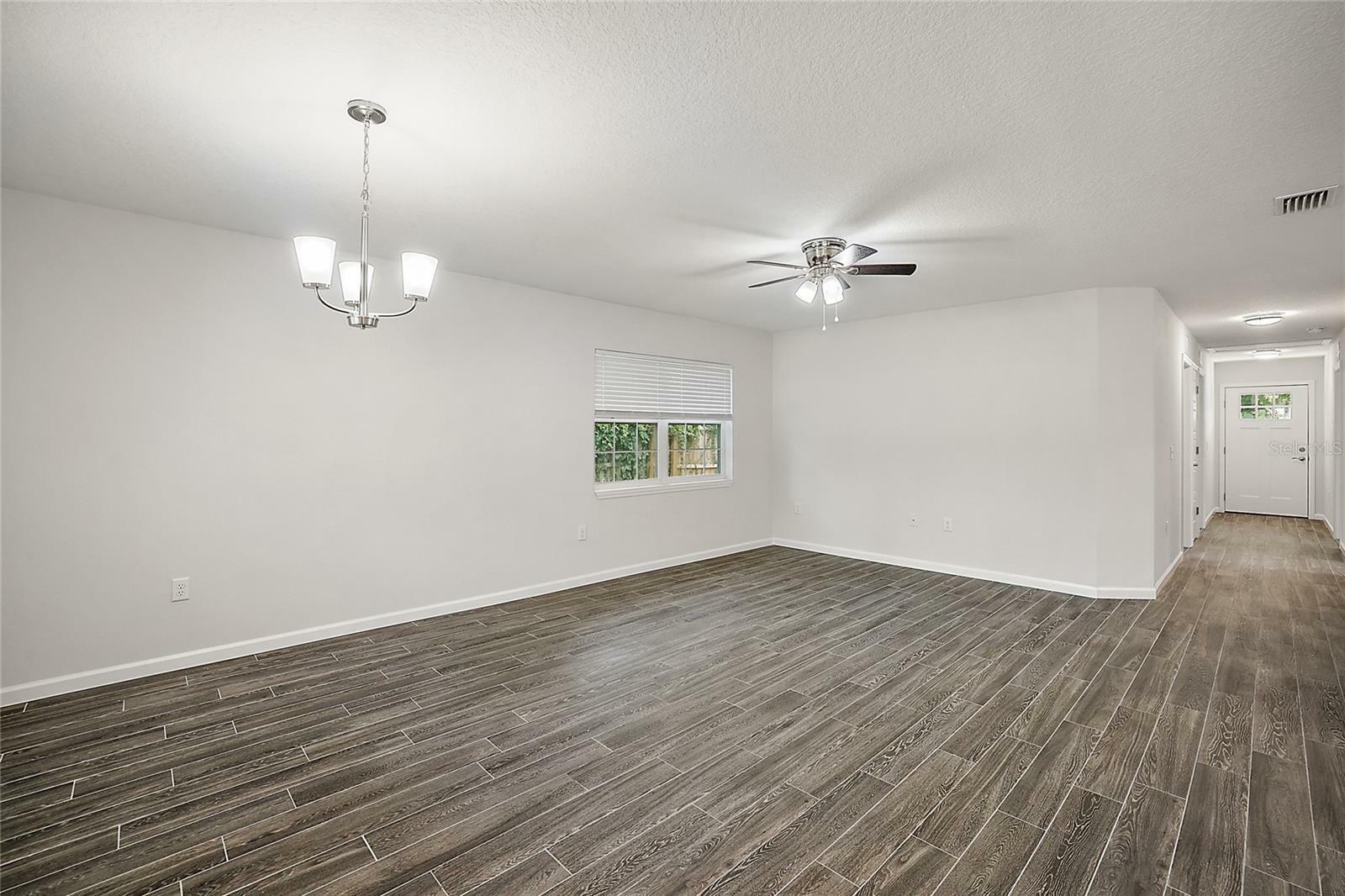 Property Photo:  500 E Lakeview Avenue  FL 32726 