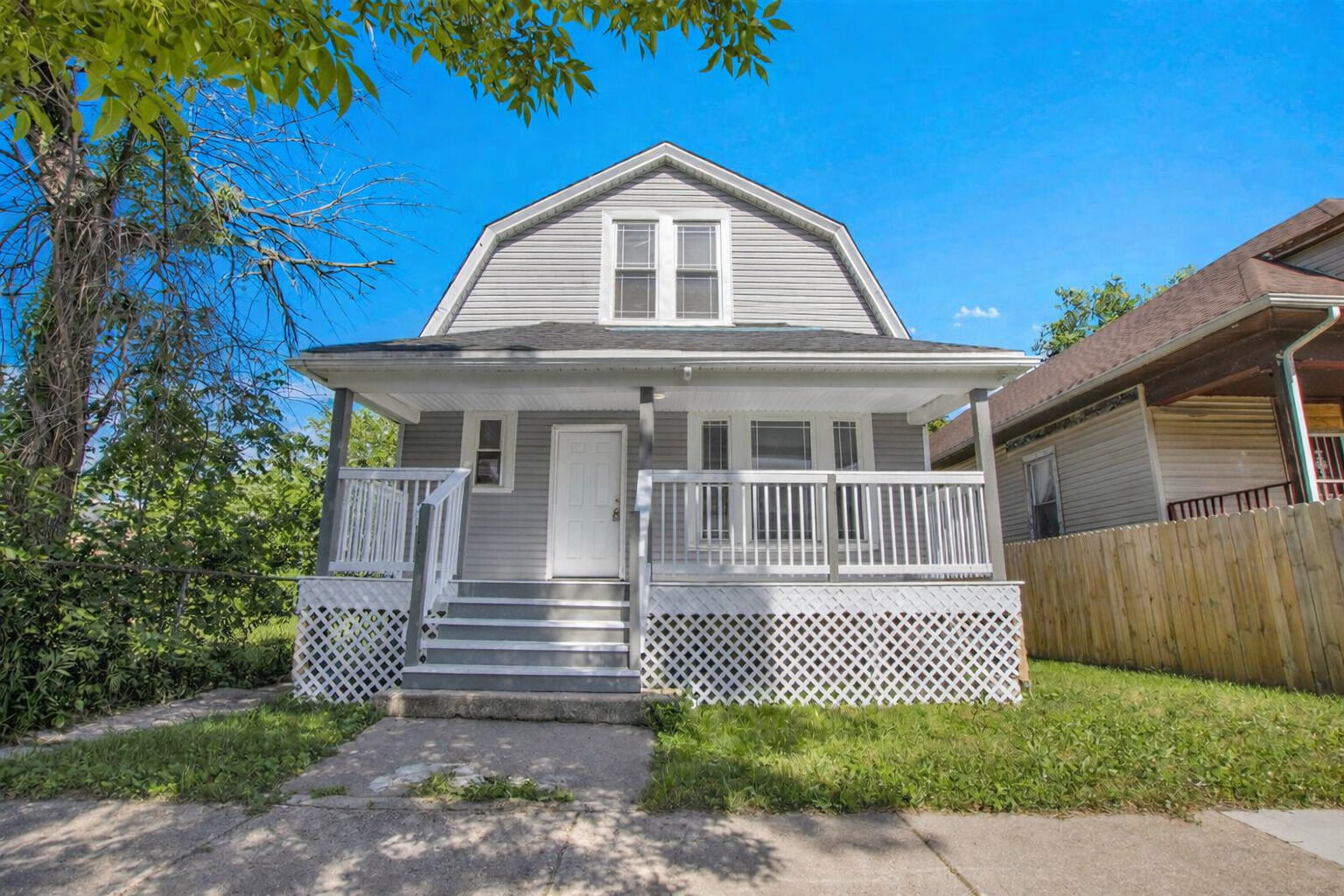 Property Photo:  7829 S Escanaba Avenue  IL 60649 
