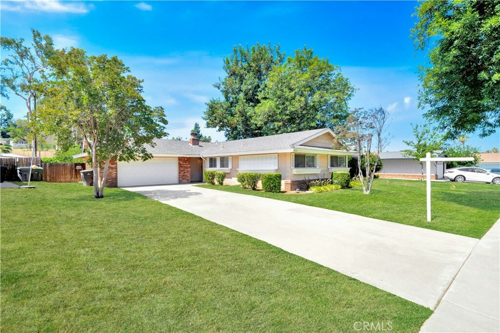 Property Photo: 10020 Glenbrook Street CA 92503