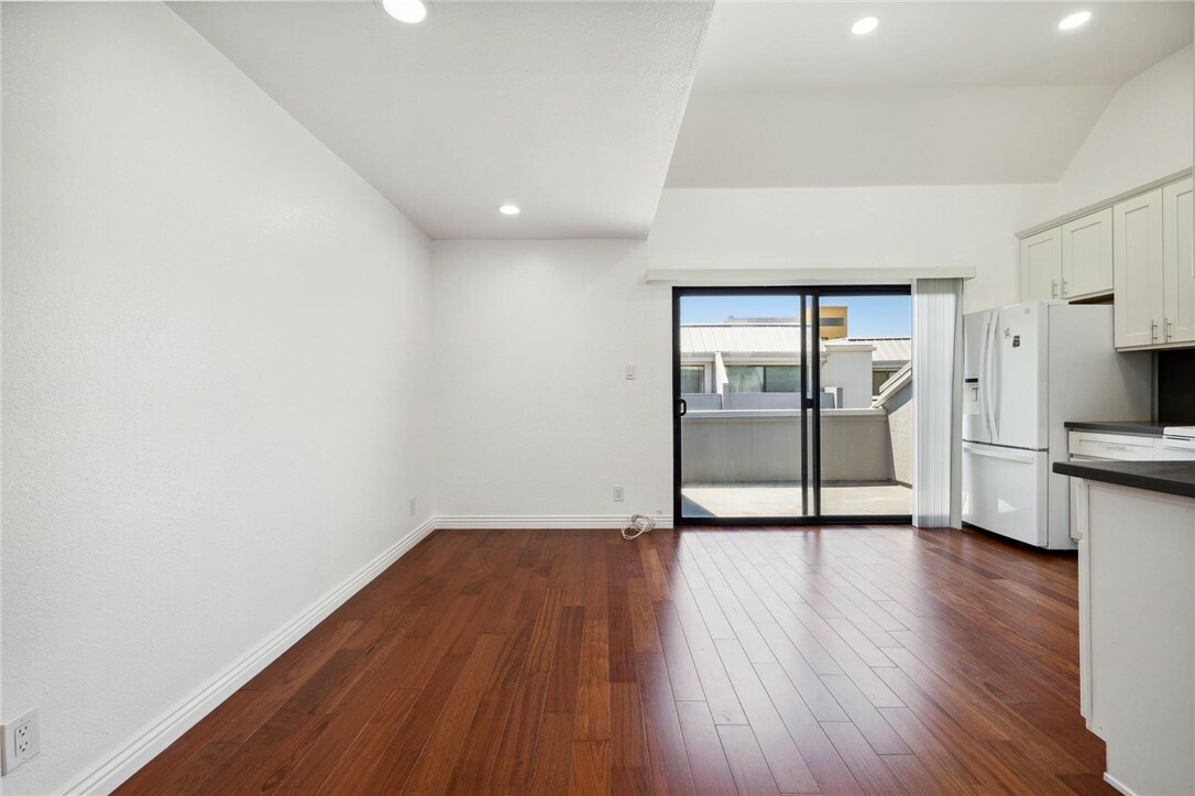 Property Photo:  5 Embarcadero W 332  CA 94607 