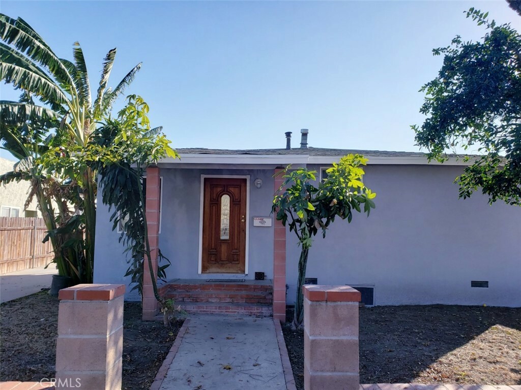 Property Photo:  88 W 49th Street  CA 90805 