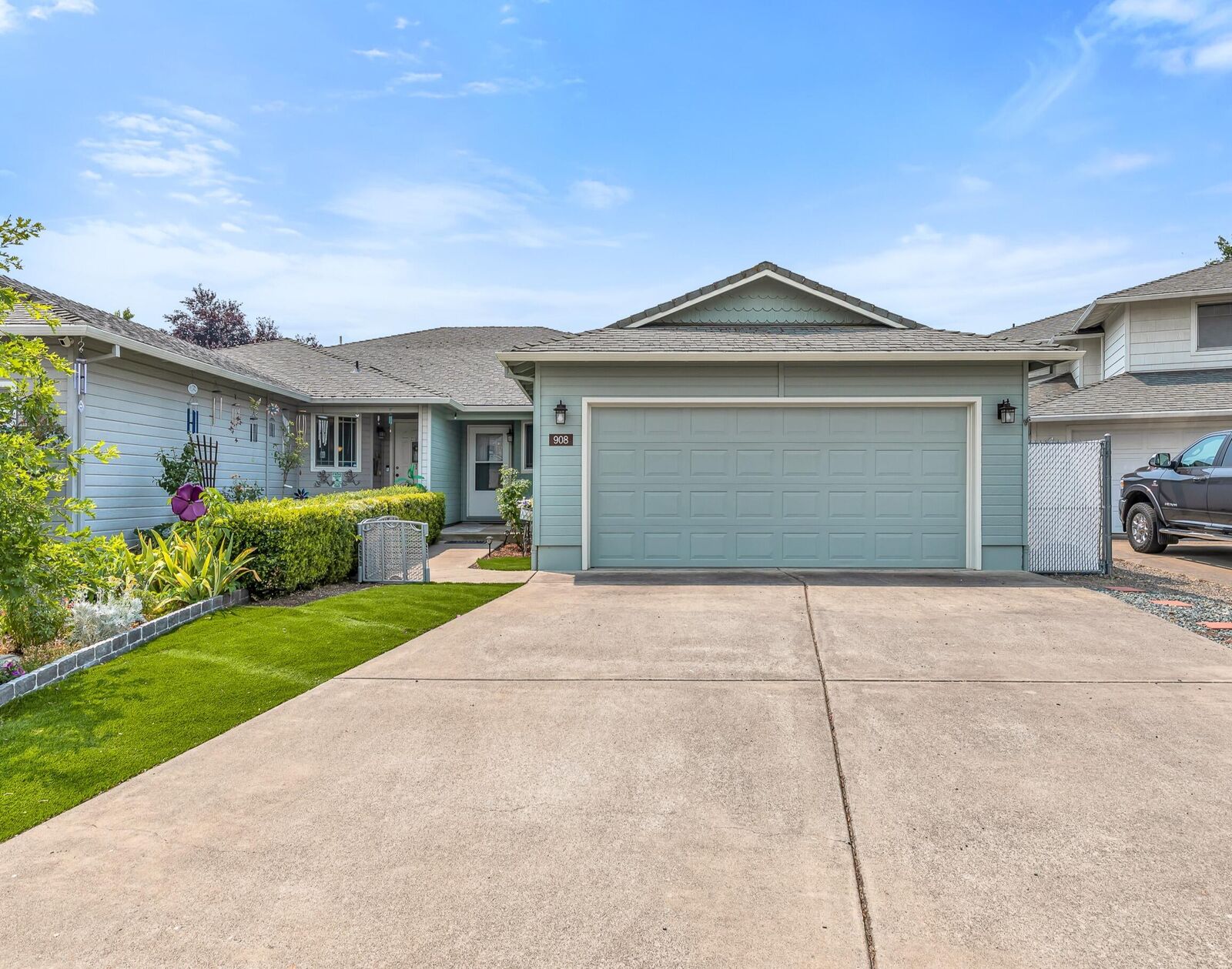 Property Photo:  908 Brandi Way  OR 97502 