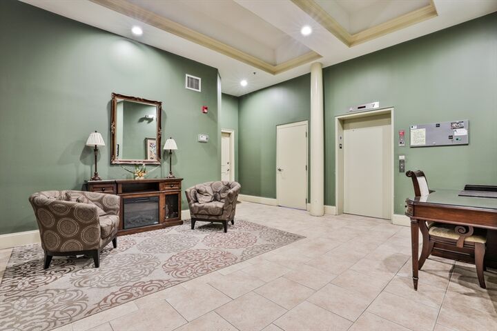 Property Photo:  61 Market Street 4D  MA 01852 