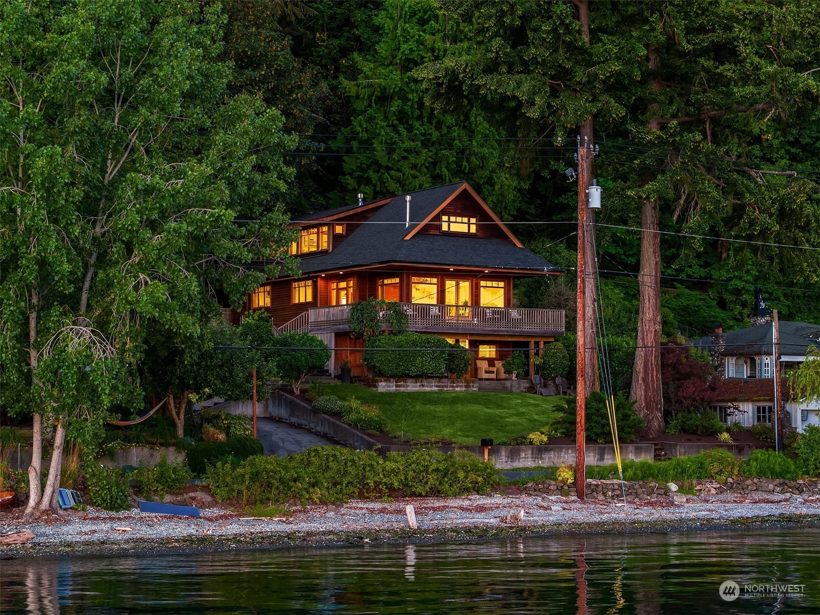 Property Photo:  4720 Crystal Springs Drive NE  WA 98110 