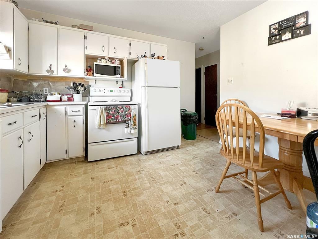 Property Photo:  652 Douglas Crescent  SK S7L 4T9 