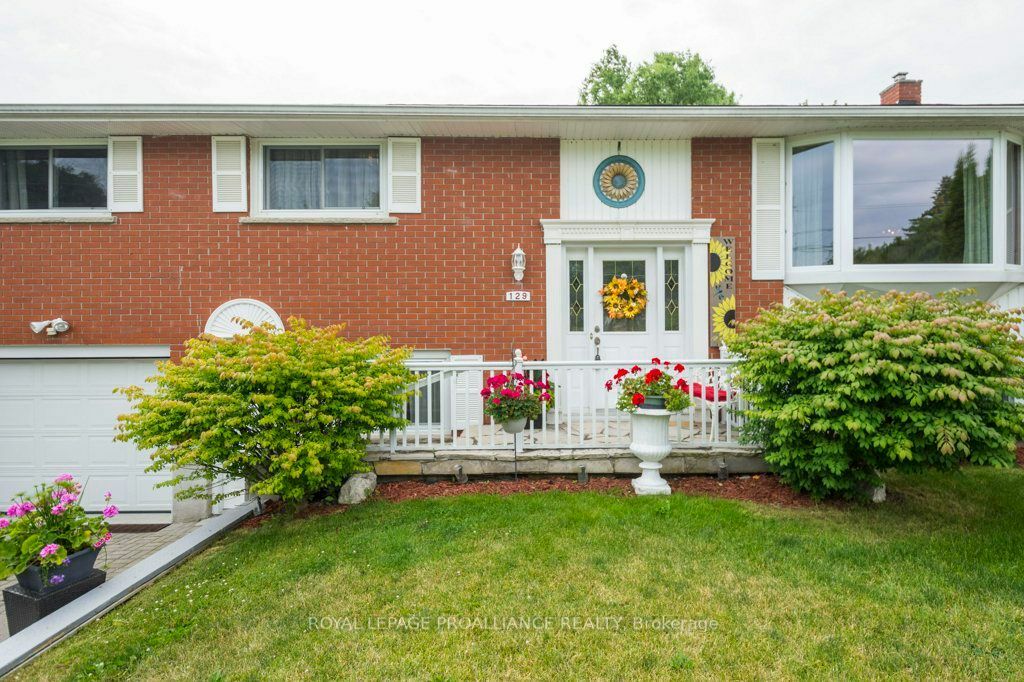 Property Photo:  129 Leland Dr  ON K8P 1G6 