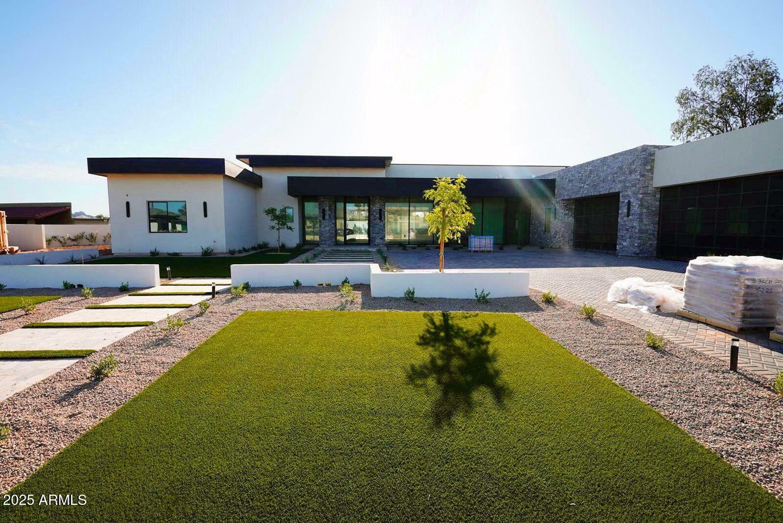 Property Photo: 12232 N 65th Place AZ 85254