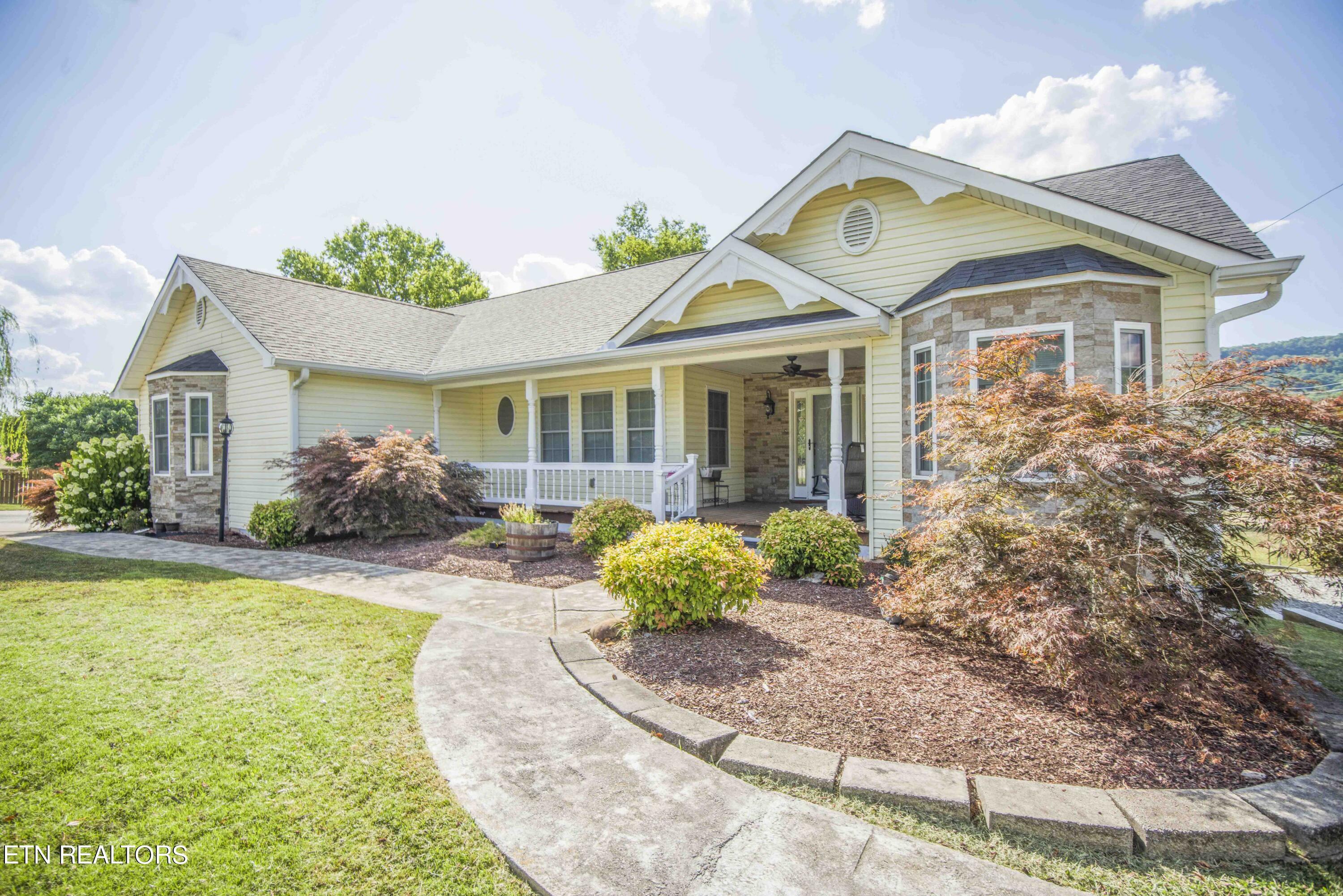 Property Photo:  733 Elm Ave  TN 37854 