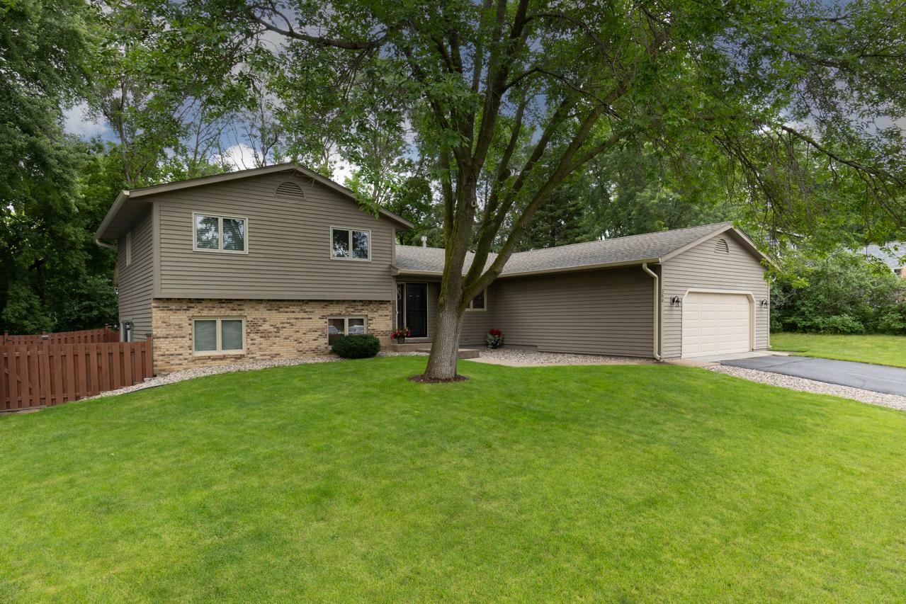 Property Photo:  360 Deerfoot Trail  MN 55317 