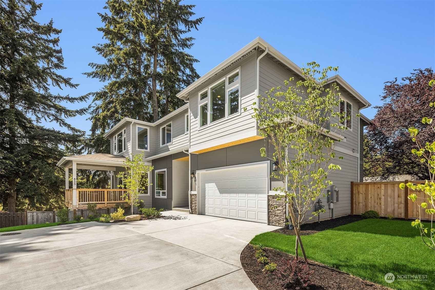 Property Photo:  855 Field Ave NE  WA 98059 