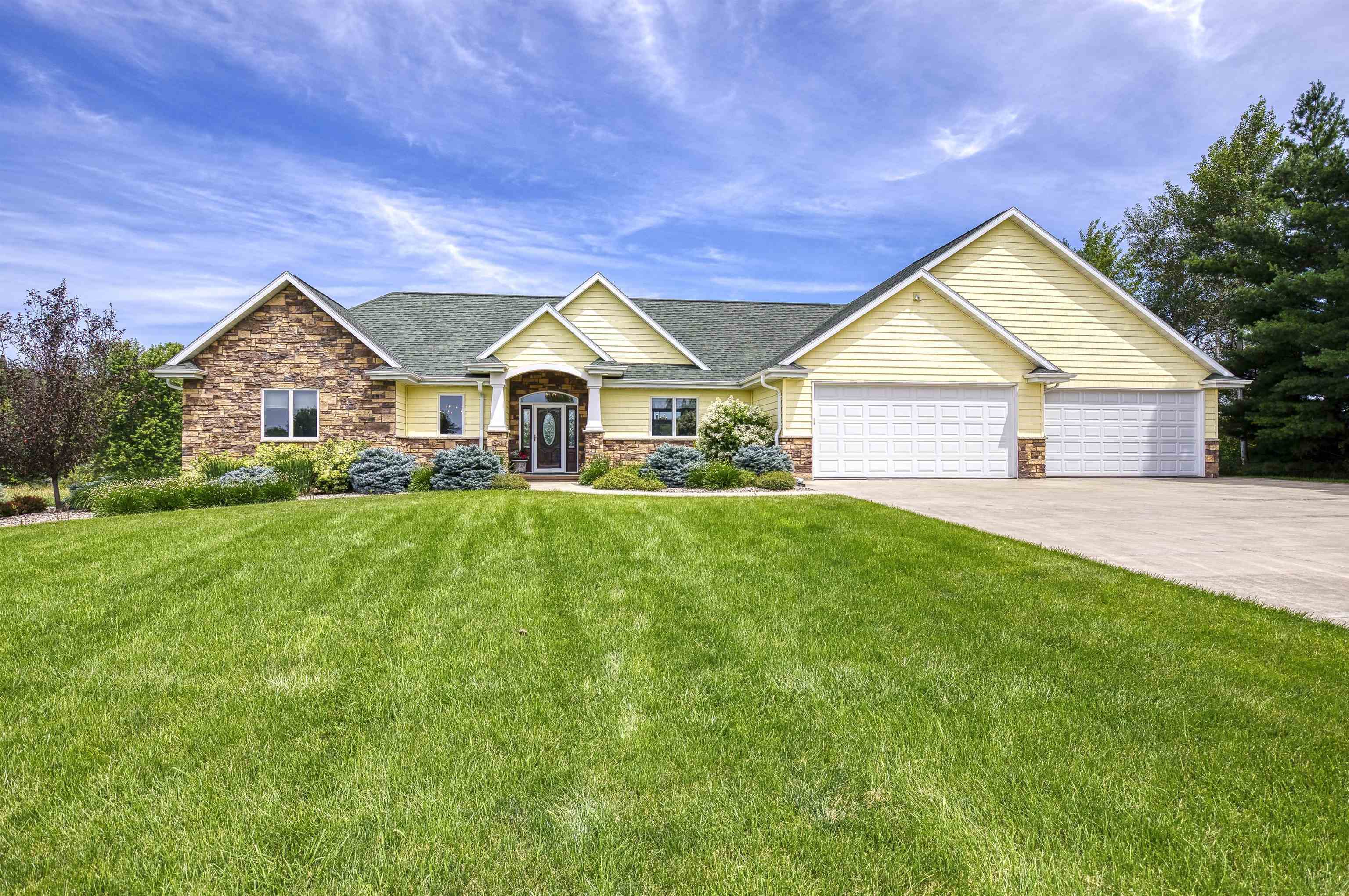 Property Photo:  N940 Tamarack Way  WI 54940-9139 