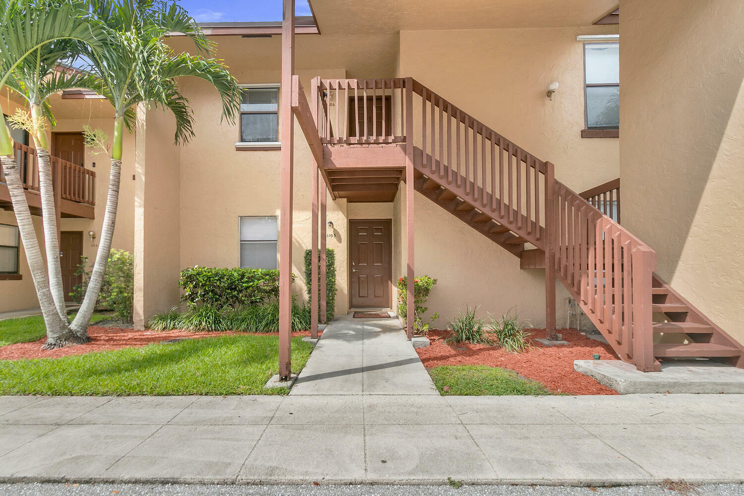 Property Photo:  1105 Lakeview Drive E  FL 33411 