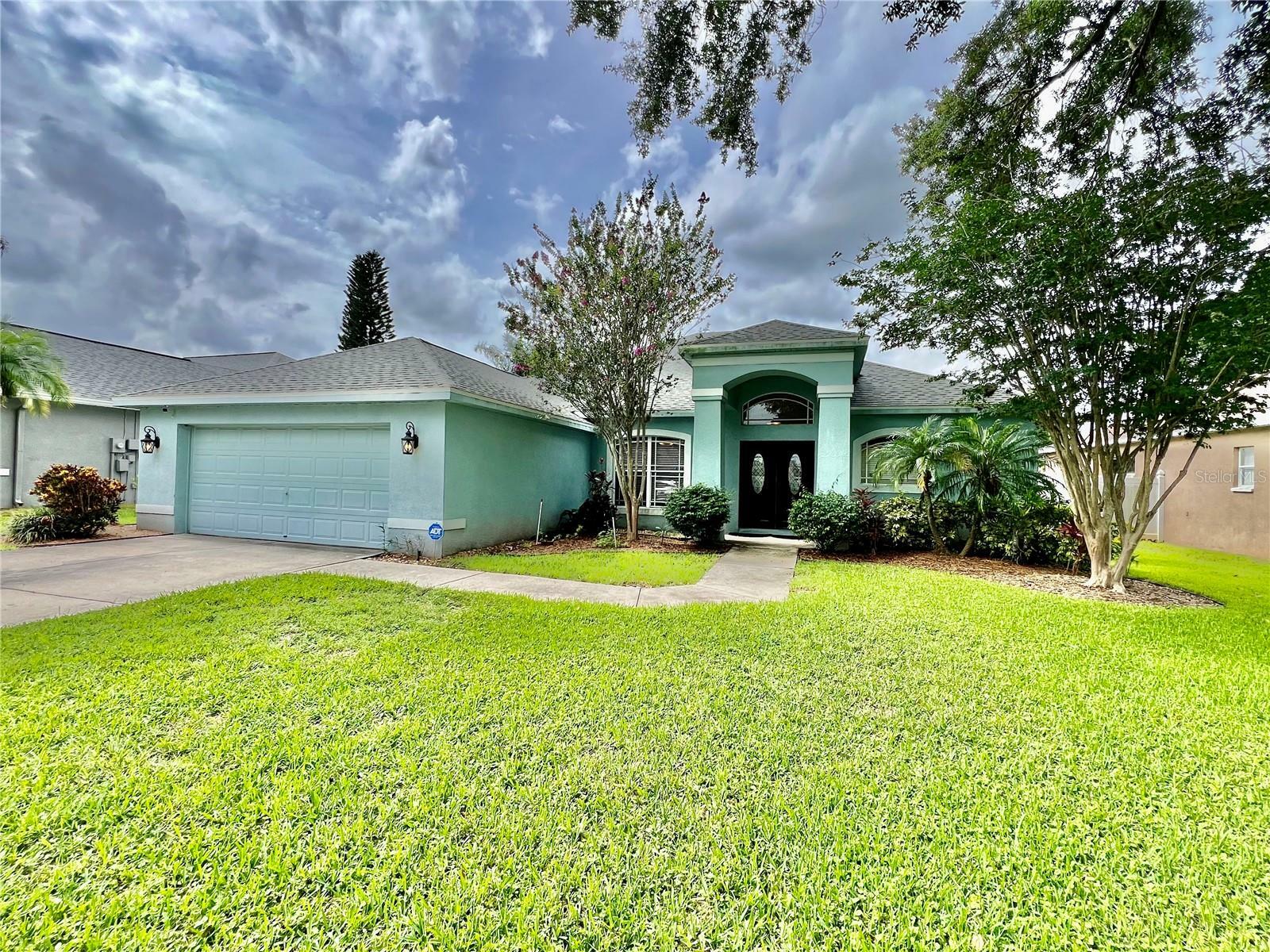 Property Photo:  2848 Duncan Tree Circle  FL 33594 