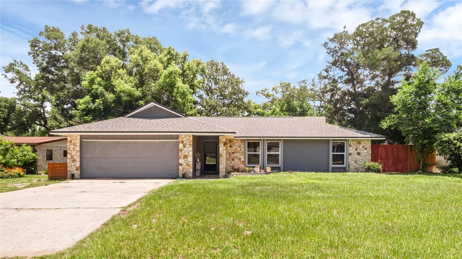 Property Photo:  925 Oak Drive  FL 32714 