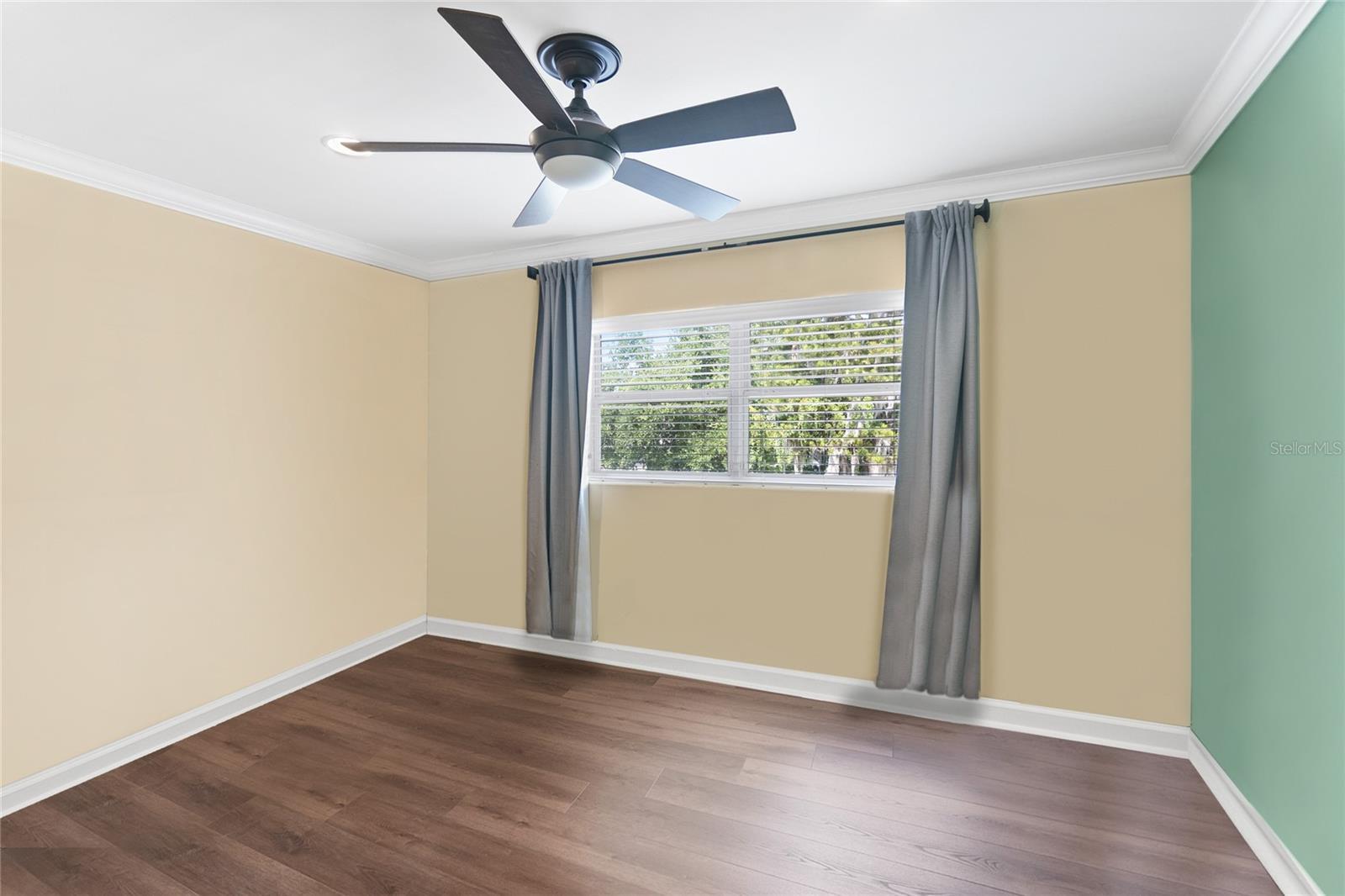 Property Photo: 515 N Boyd Street FL 34787