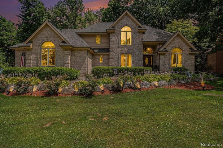 1306 Kings Pointe Road  Grand Blanc MI 48439 8615 photo