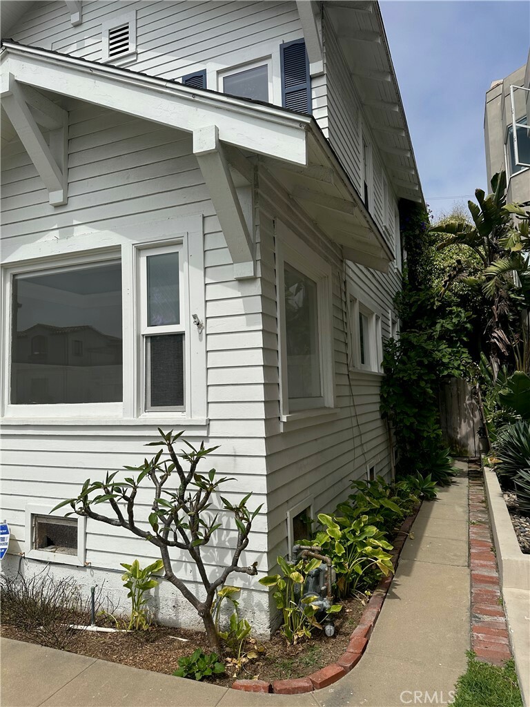 Property Photo:  108 Highland Avenue  CA 90266 