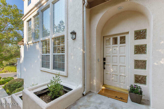 Property Photo: 1084 Mountain Oak Place CA 91320