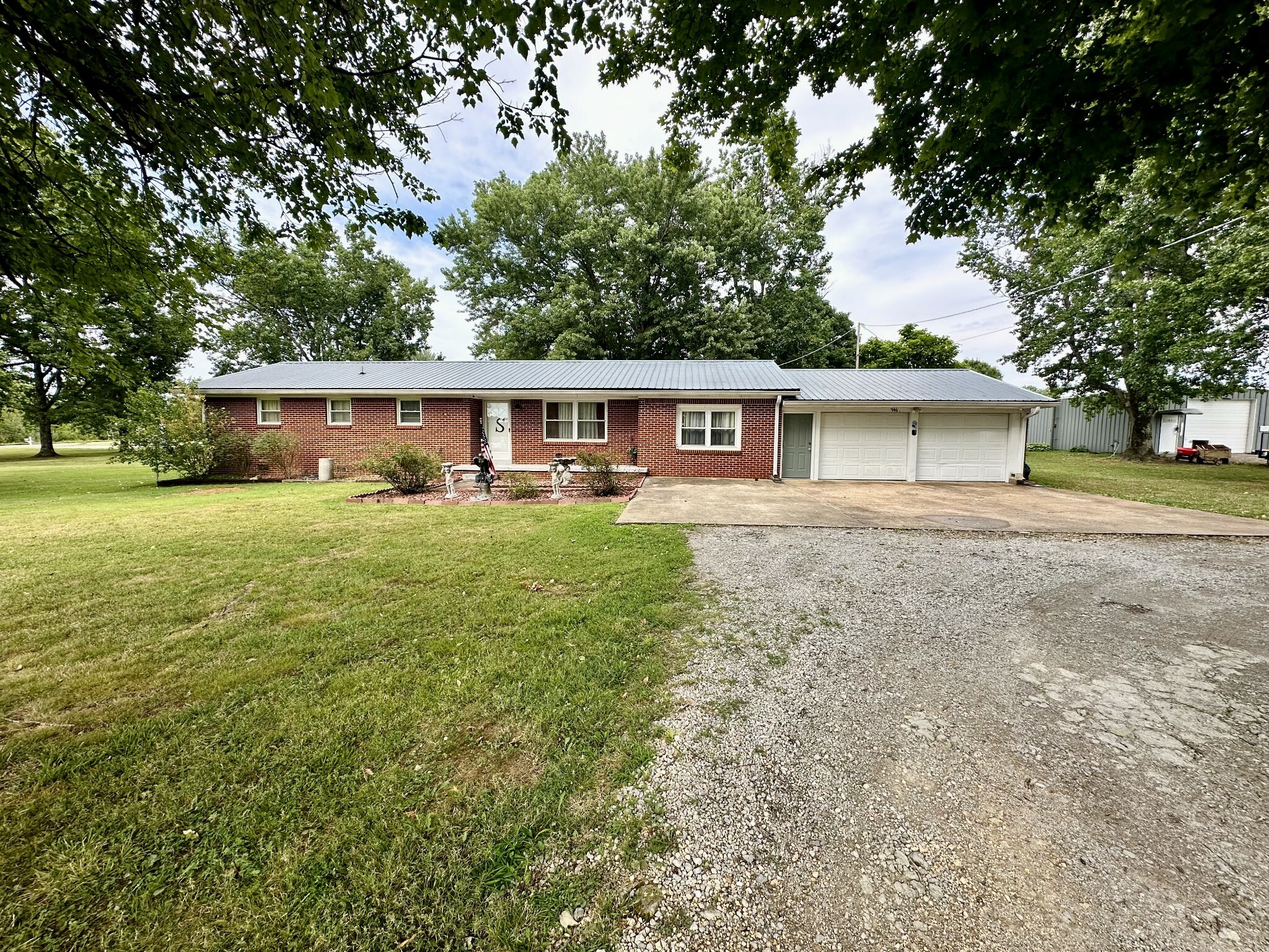 Property Photo:  946 Monument Rd  TN 38483 