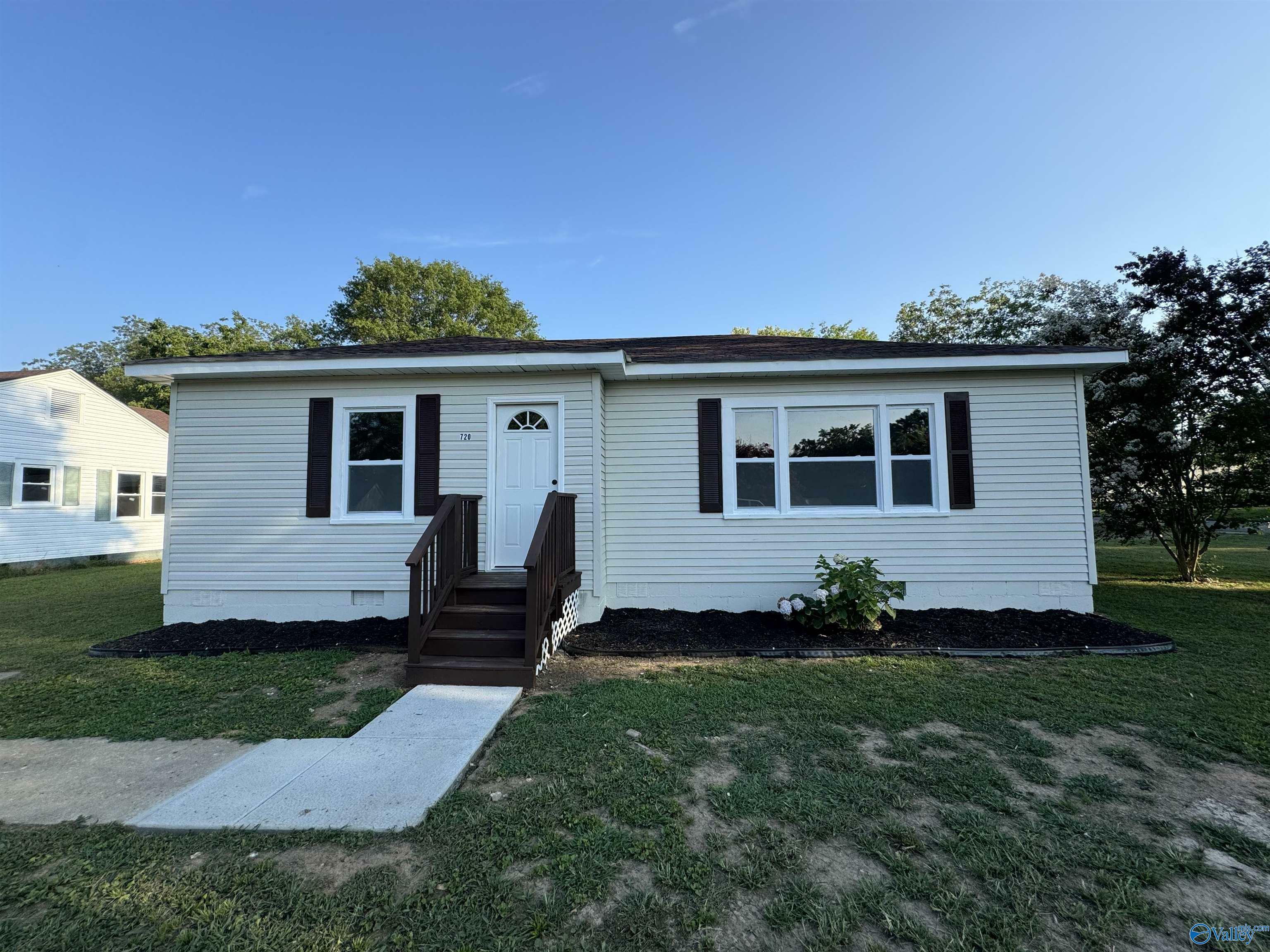 Property Photo:  720 North Street  AL 35650 