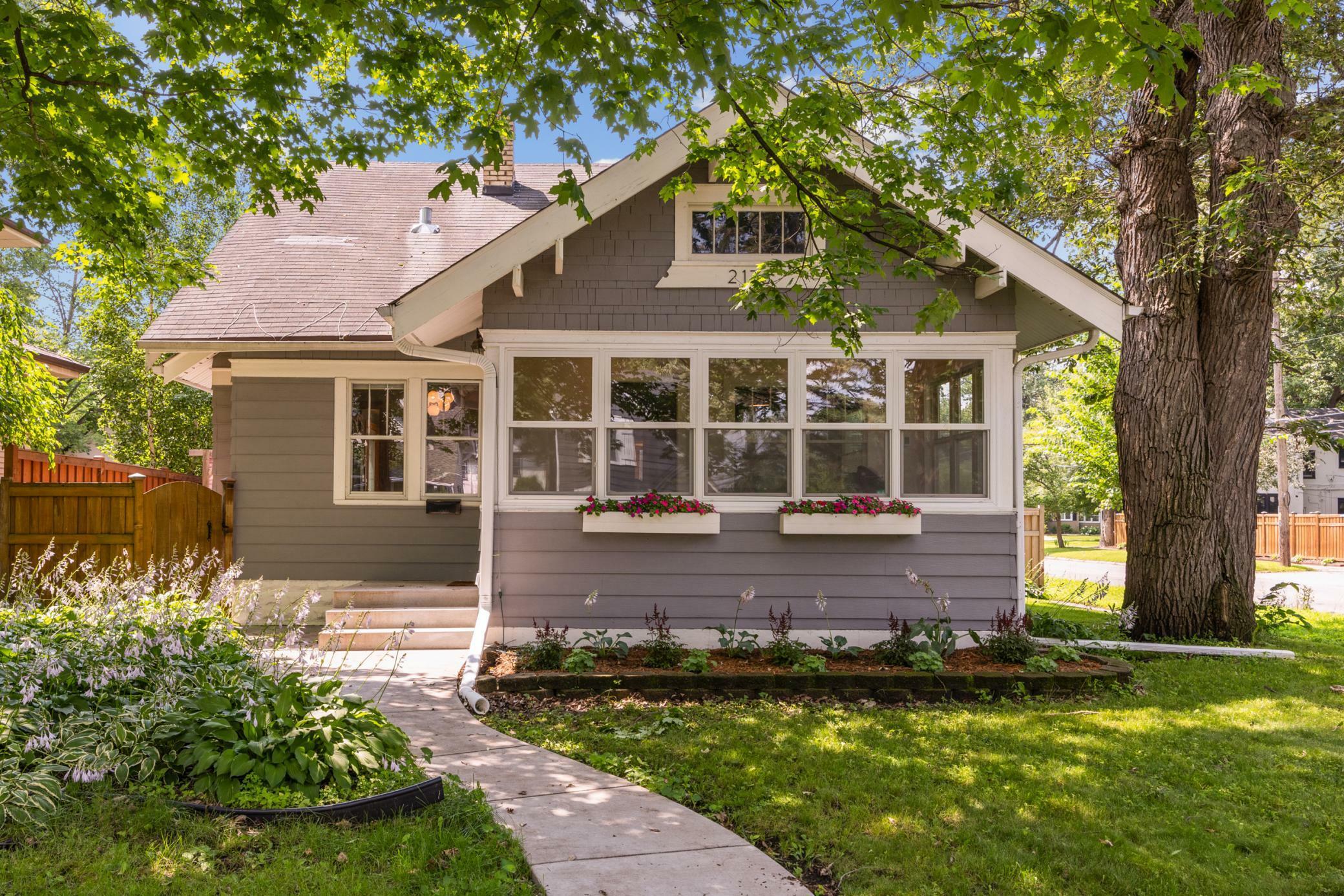 Property Photo:  2176 Sargent Avenue  MN 55105 