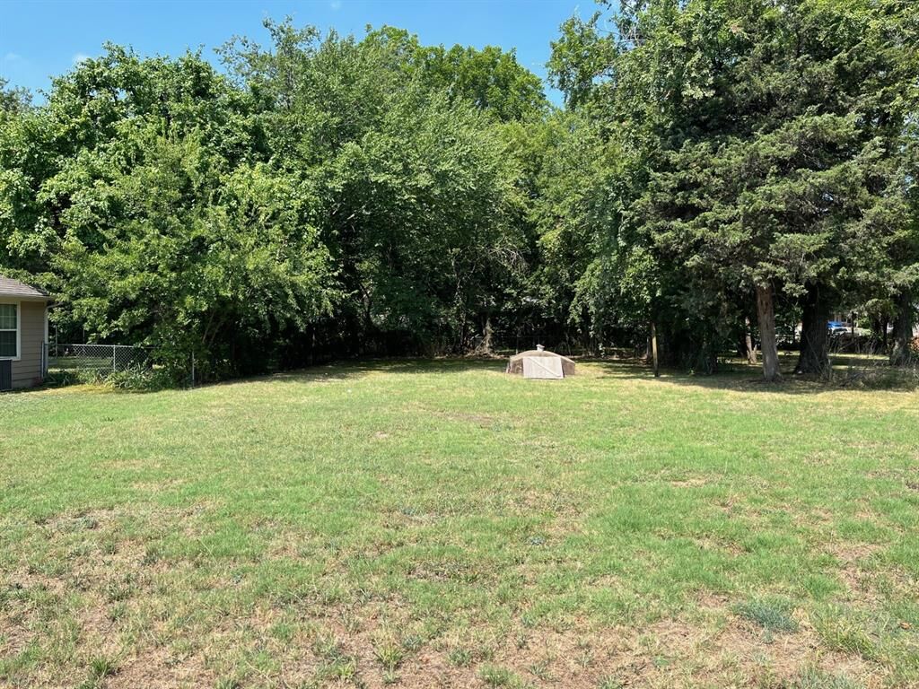 Property Photo: 504 S Branch Street TX 75090