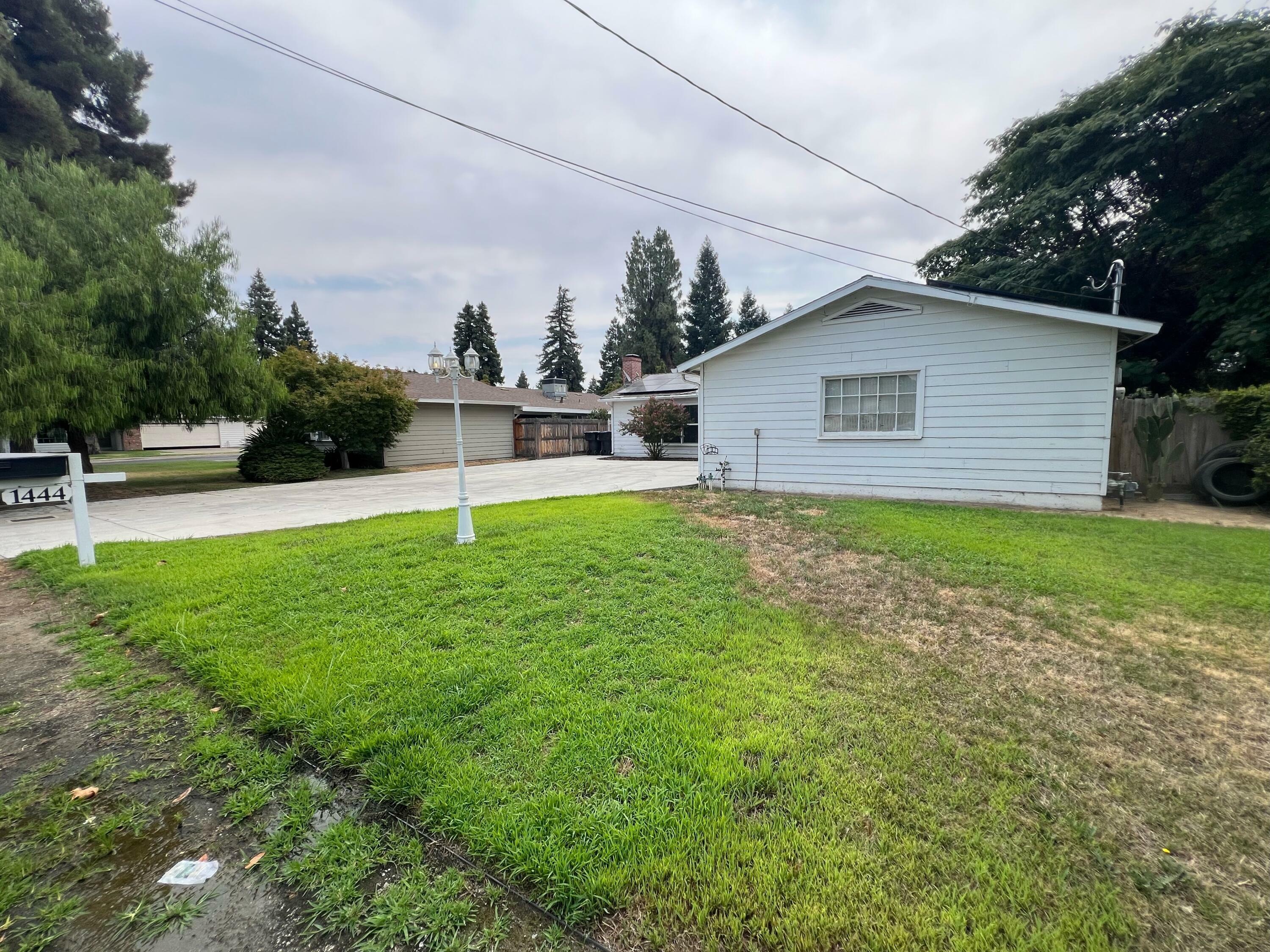 Property Photo:  1444 S Giddings Street  CA 93277 