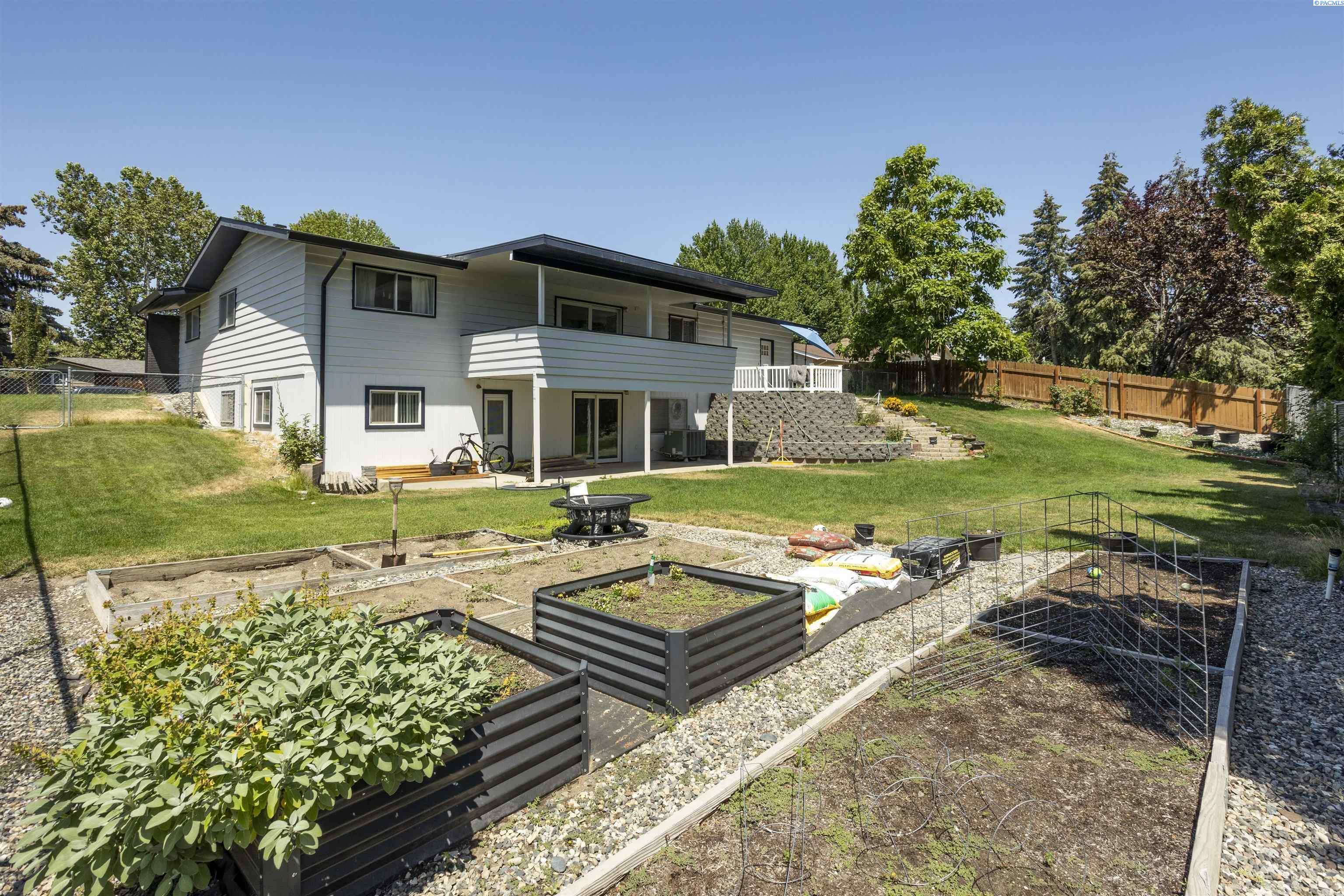 Property Photo:  2056 Hudson Ave  WA 99354 